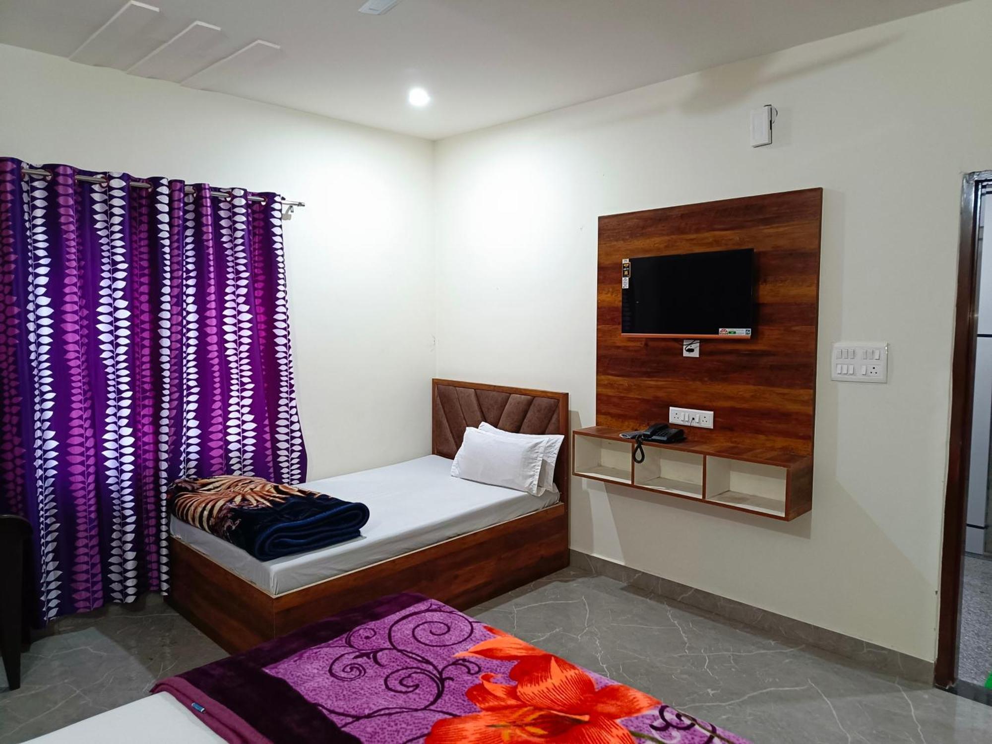 Shri Girraj Residency Otel Mathura Dış mekan fotoğraf