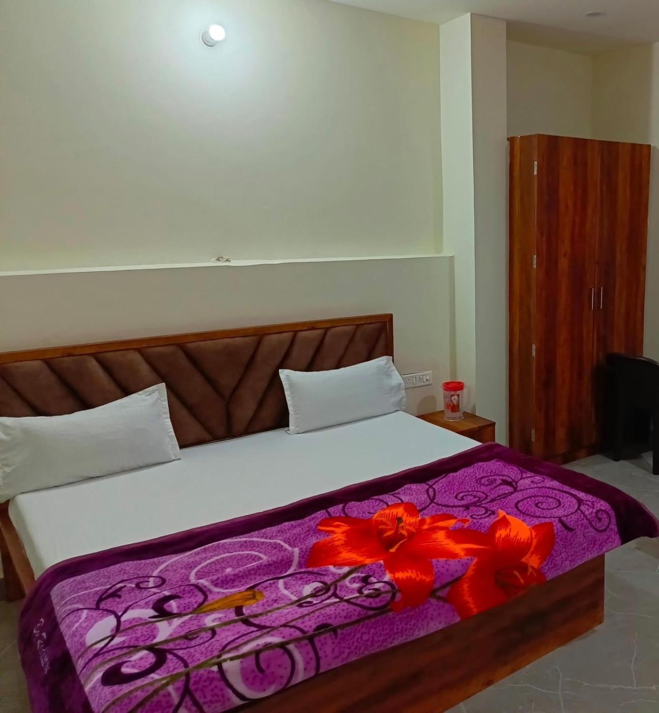 Shri Girraj Residency Otel Mathura Dış mekan fotoğraf