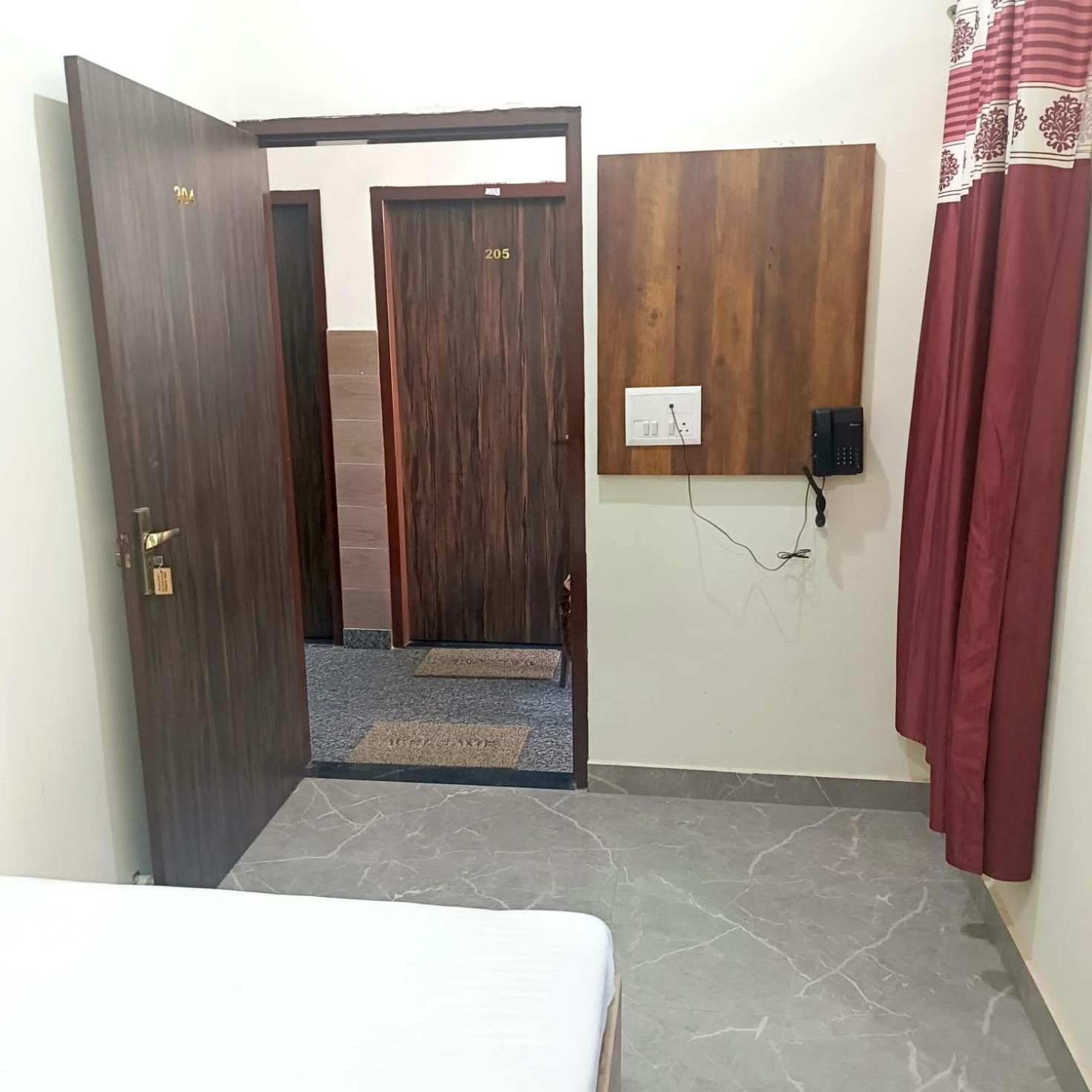 Shri Girraj Residency Otel Mathura Dış mekan fotoğraf